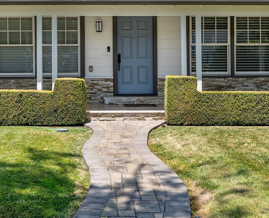 2nd image of 376 Lexington Way