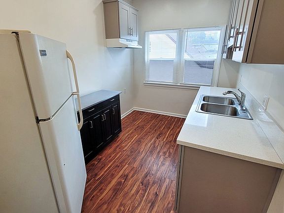 5th image of 13620 Earlham Dr #5