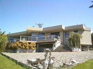 8330 Lookout Ln, Clinton, WA 98236