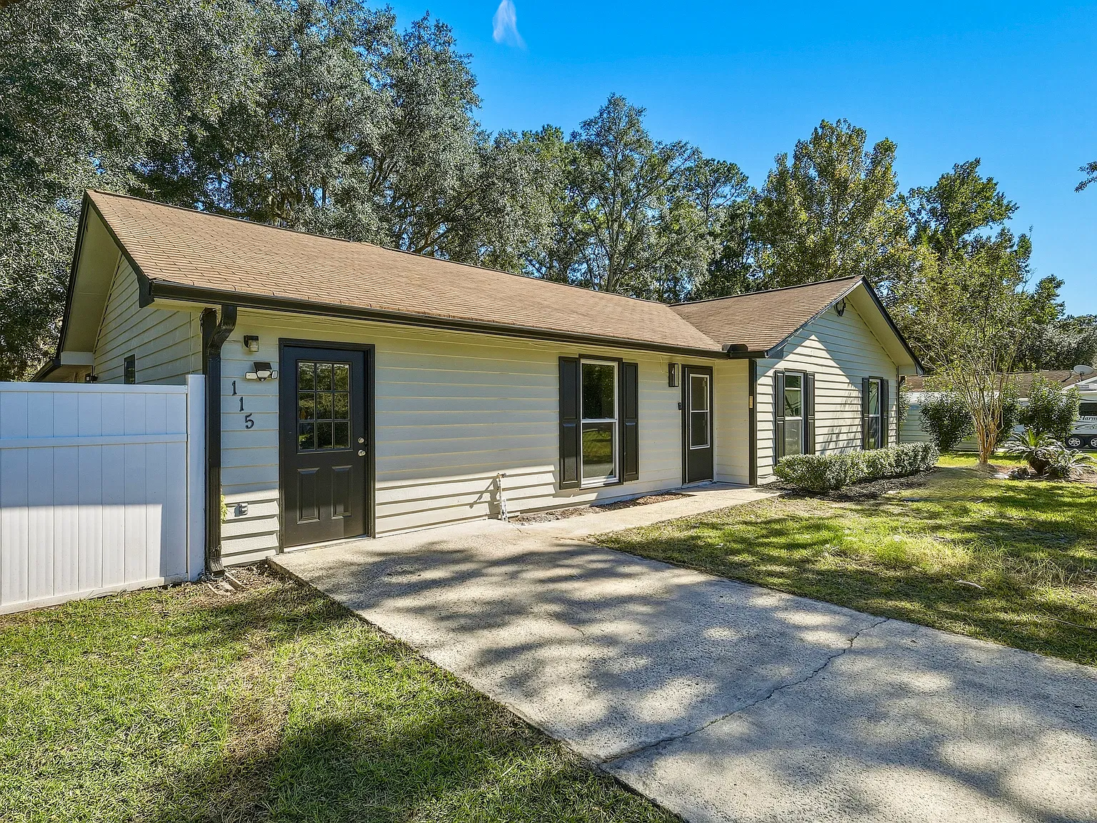 3 bed, 1644 sqft, $2,000 — Photo 1