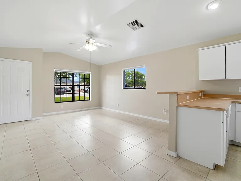 1712 SW Santa Barbara Pl #1712 — Photo 7