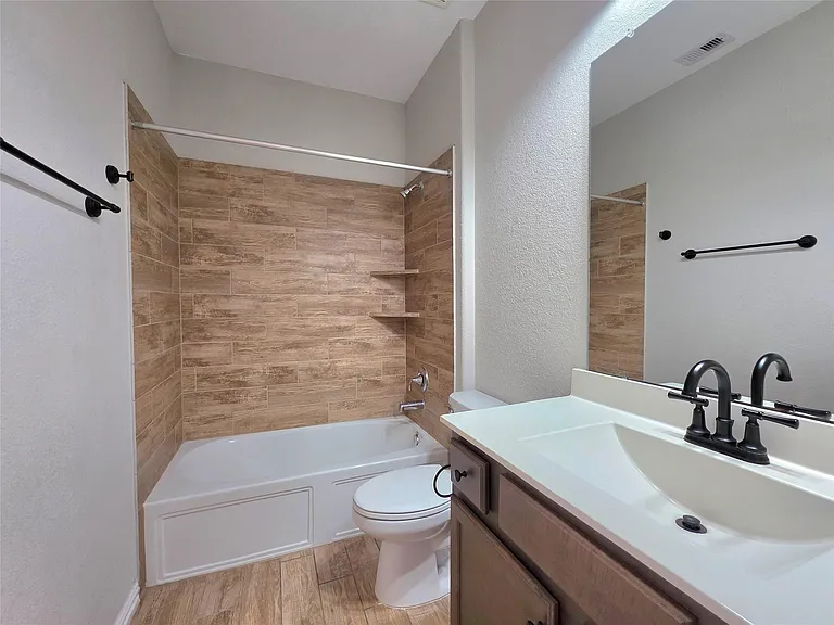 1902 Village Orchard Ln — Photo 23