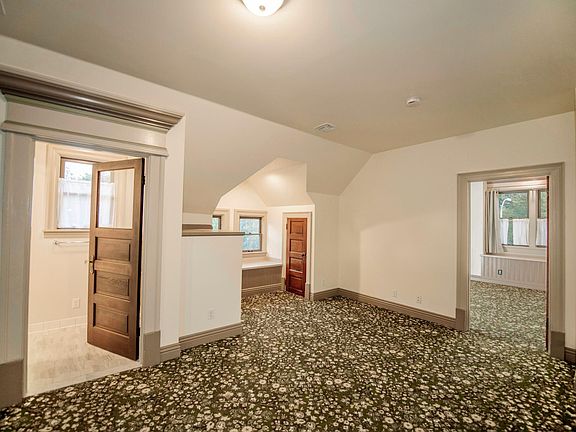 Ceilings are 9' tall