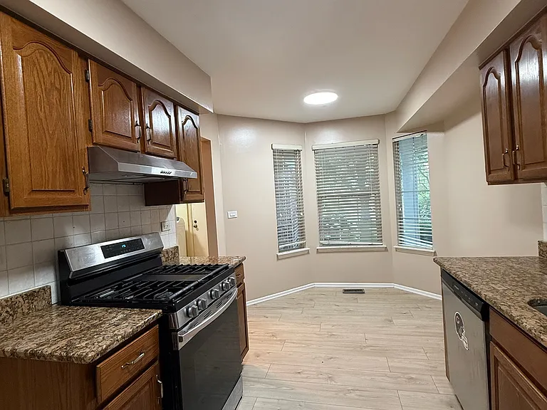 1905 Quaker Hollow Ln — Photo 5