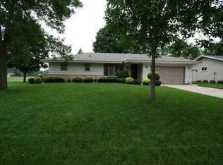 325 8th St, Prairie Du Sac, WI 53578