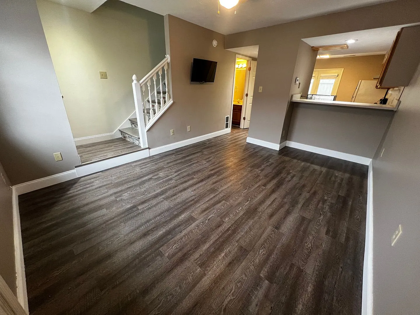 710 Sherwood Hills — Photo 2