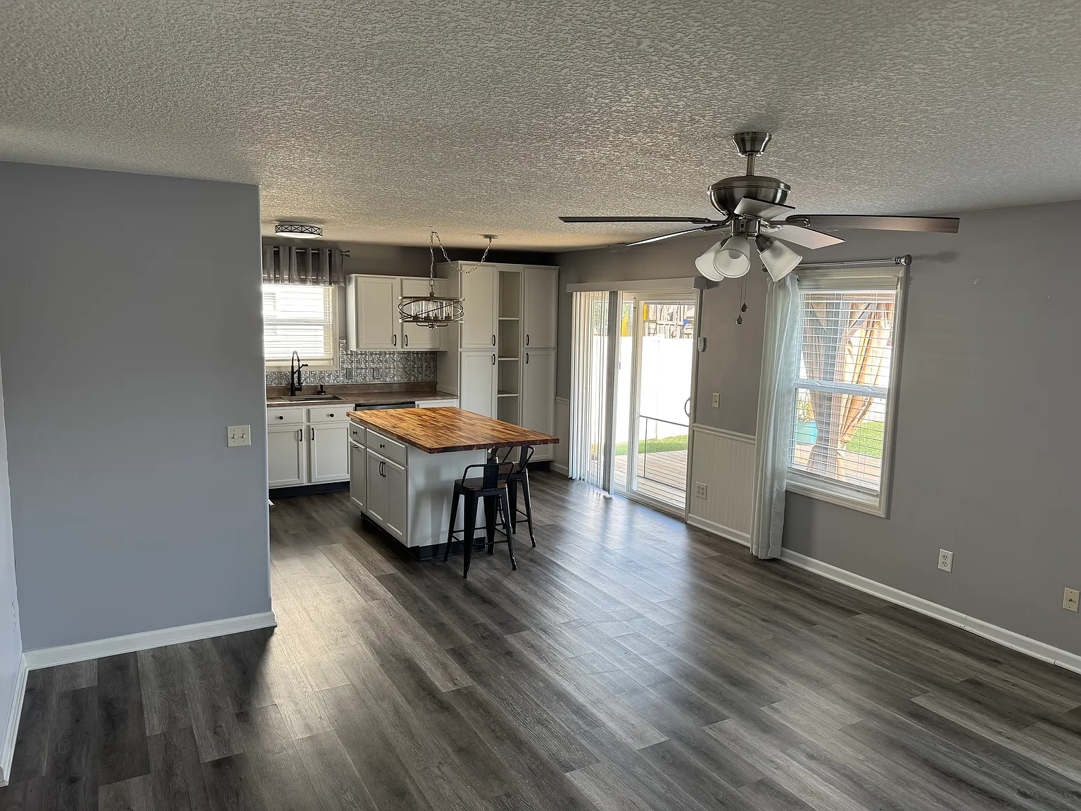 3 bed, 1294 sqft, $1,800 — Photo 3
