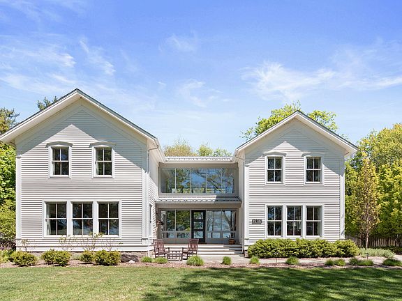 2nd image of 2787 Lakeshore Dr