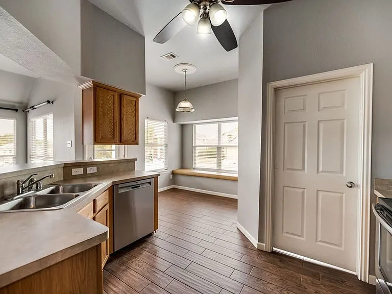 300 Creekside Dr — Photo 5