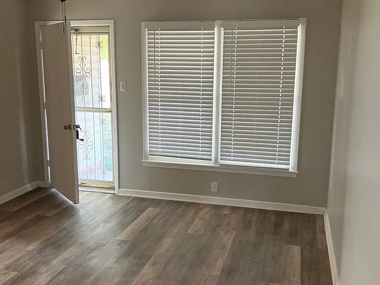 3702 Wilshire Dr — Photo 3