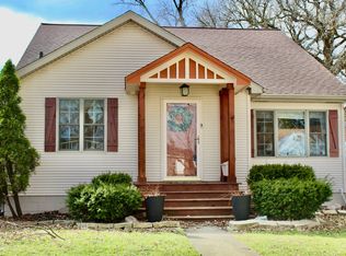 1361 Circle Dr NE, Kankakee, IL 60901