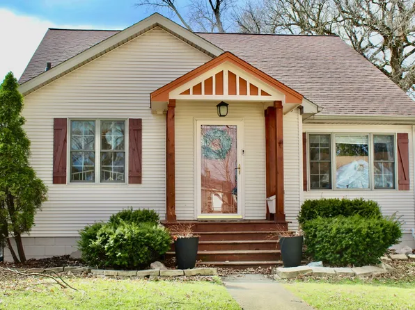 1361 Circle Dr NE, Kankakee, IL 60901