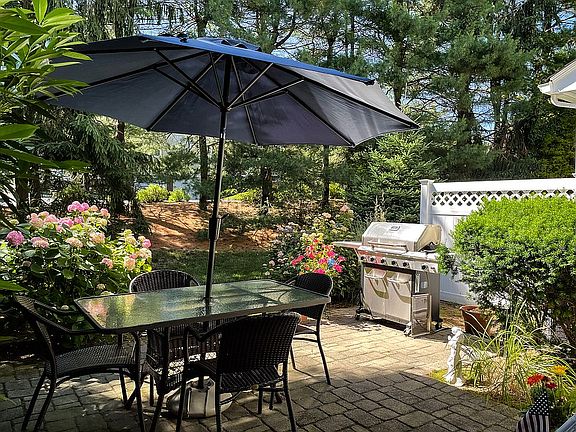 2nd image of 703 Stonewall Ct