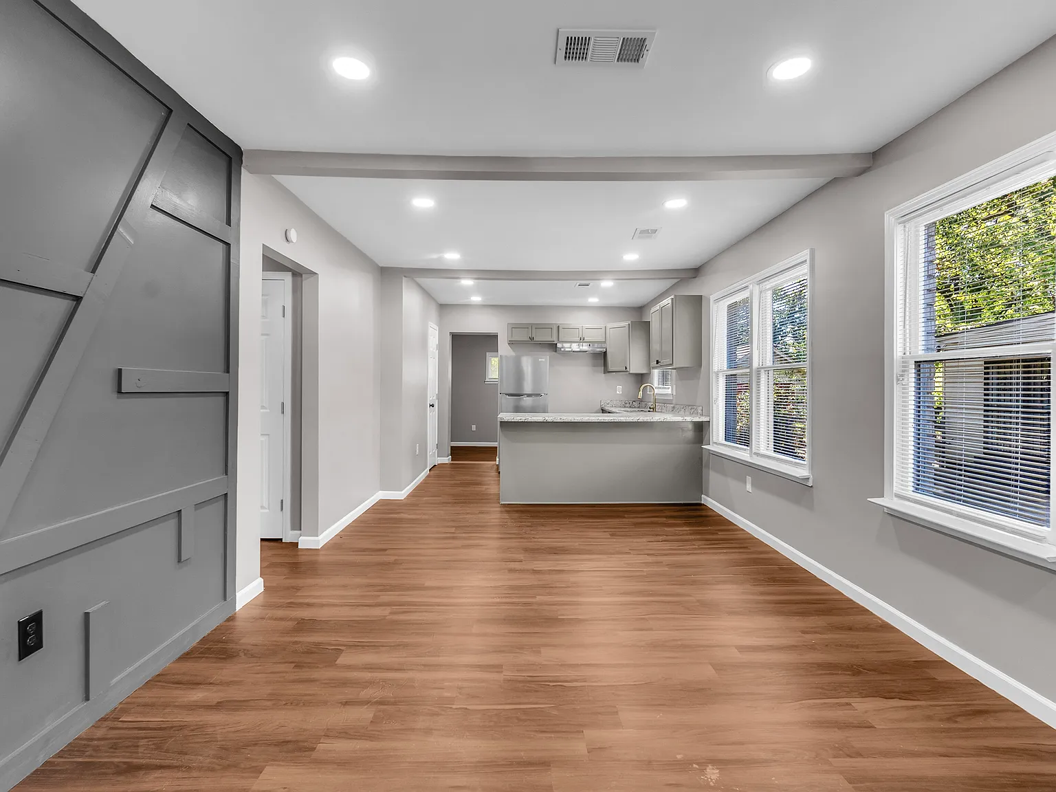 3 bed, 1.5 bath, 1200 sqft, $1,349 — Photo 3