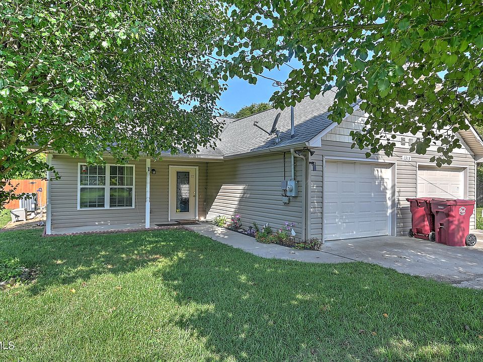 1st image of 1313 Patrick Dr #1