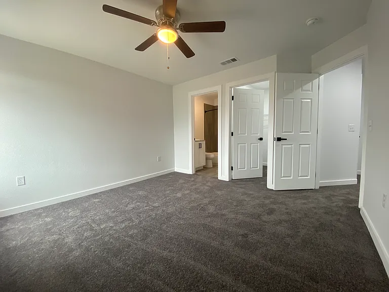 340 Sunnyside Dr #B — Photo 9