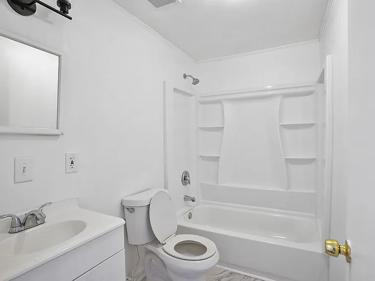 1220 E Victory Dr #1 — Photo 26
