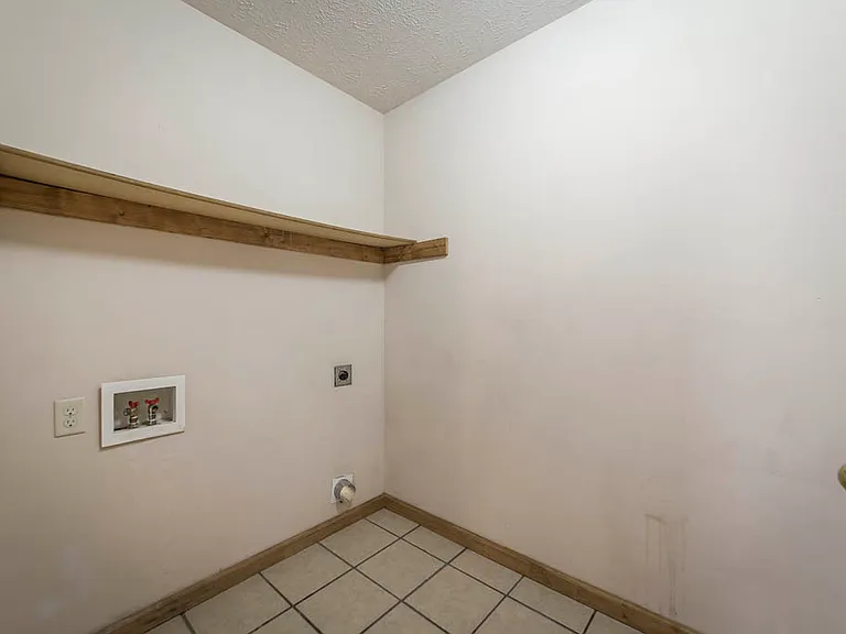 40 Marie Ln — Photo 3