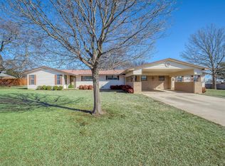 615 E 1st St, Muenster, TX 76252