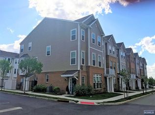 115 Eisenhower Ln, Wood Ridge, NJ 07075