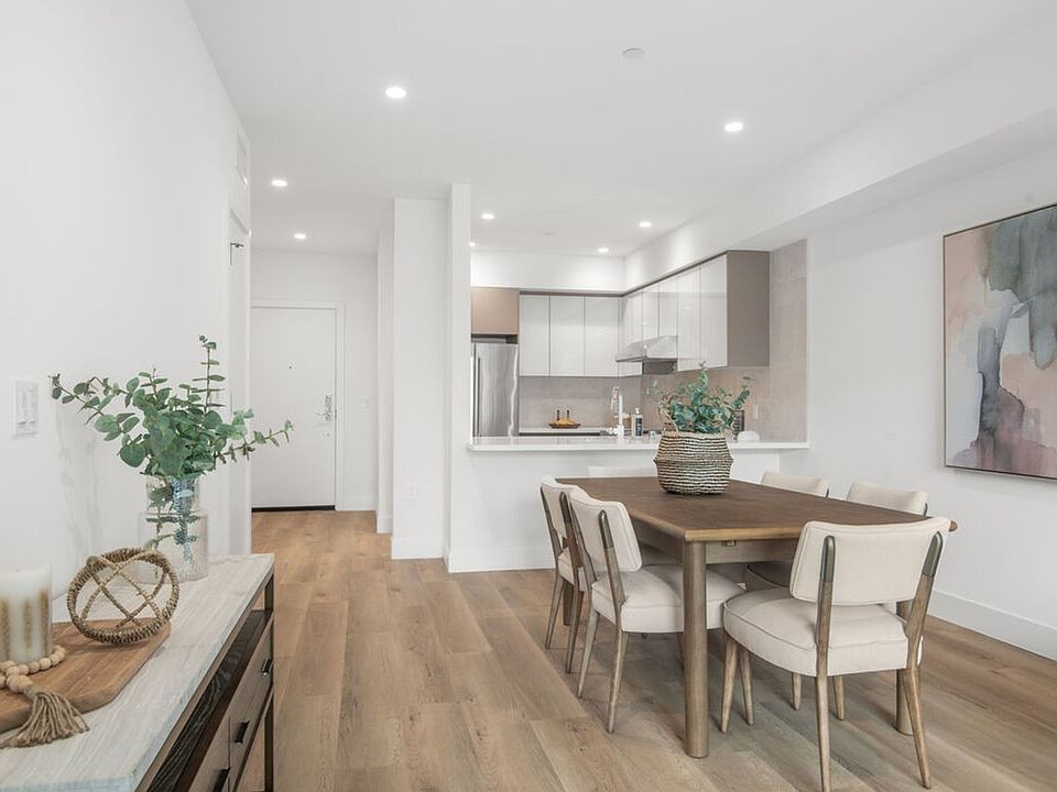 1st image of 8326 Blackburn Ave #201