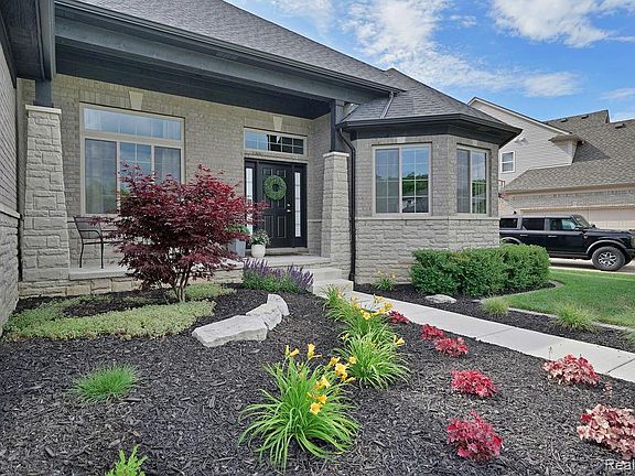 5th image of 35584 Addison Dr