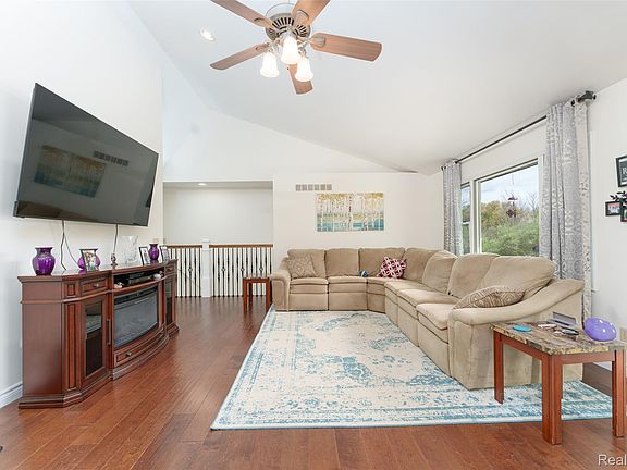 5th image of 5753 Gregory Rd