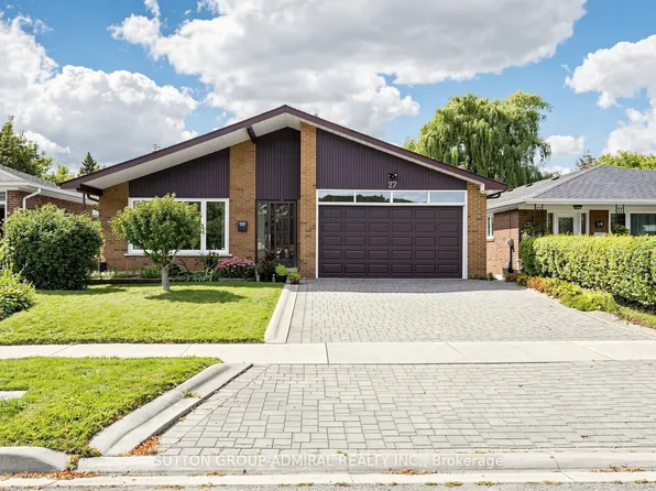27 Warlingham Ct, Toronto, ON M9C 3K2