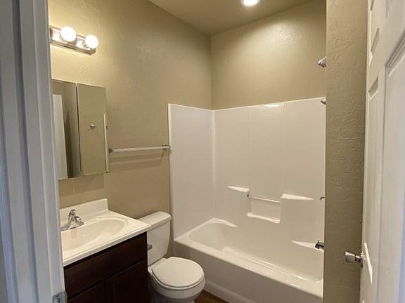 4th image of 212 W Eleanor St