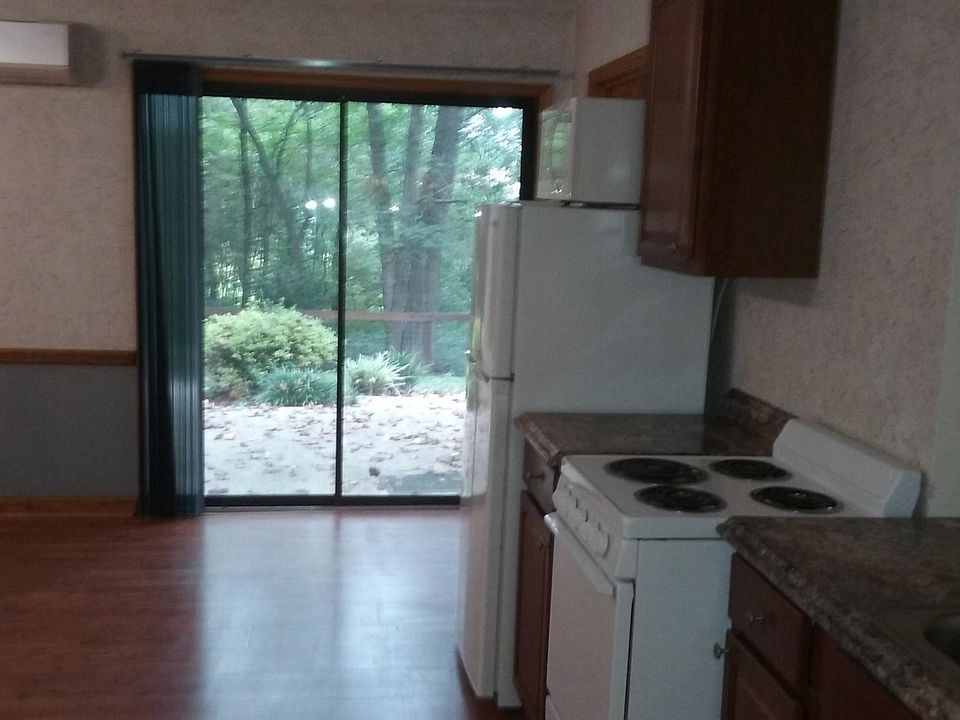 2nd image of 909 Wellington Dr