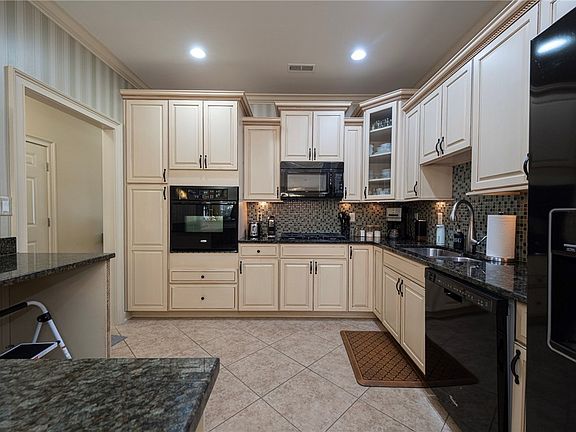 3rd image of 408 Independence Ln