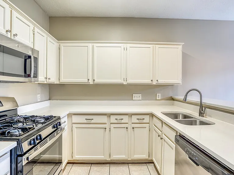 6615 Bluebottle Ln — Photo 7