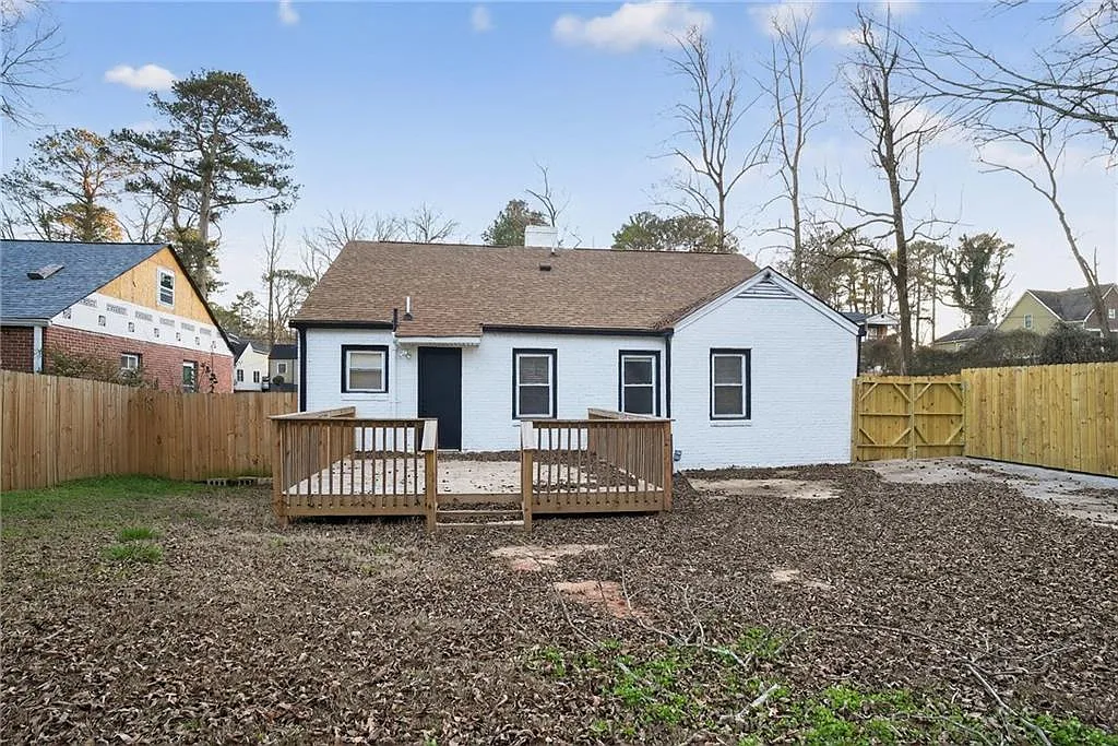 5 bed, 2.0 bath, 2020 sqft, $2,300 — Photo 2