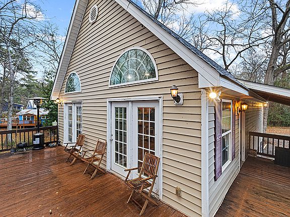 2nd image of 134 Knight Cir NE