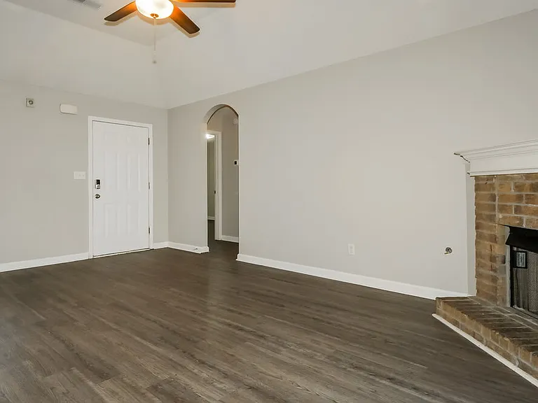 1481 Lawson Dr — Photo 6