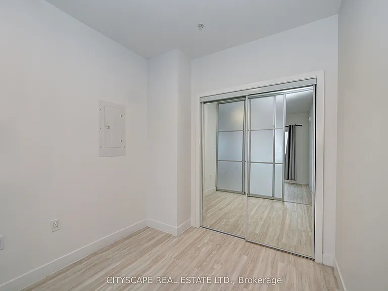 408 Dundas St S #212 — Photo 31