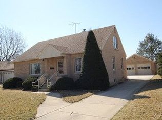 921 Lehnertz Ave, Aurora, IL 60505