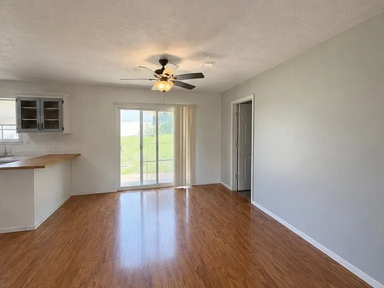 14615 Hobby Dr — Photo 4