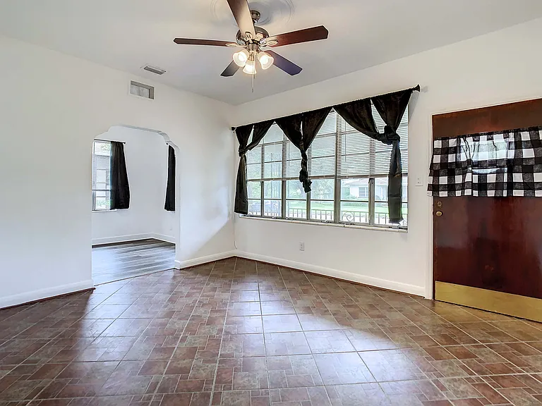 2211 Durham St — Photo 11
