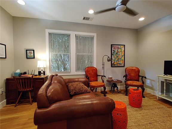 5th image of 1009 Woodlawn Blvd