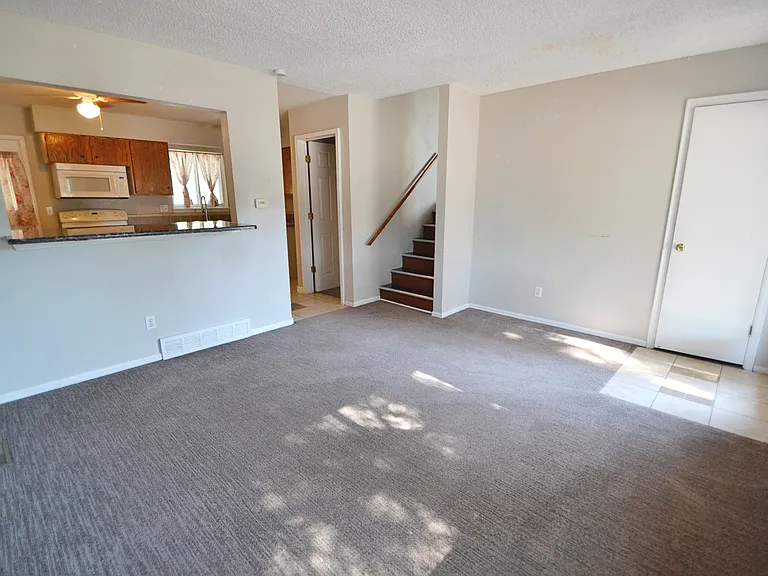 316 Poe Pl — Photo 4