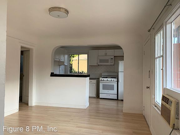 4th image of 4239 1/2 S Flower St