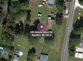 320 Harkers Island Rd, Beaufort, NC 28516