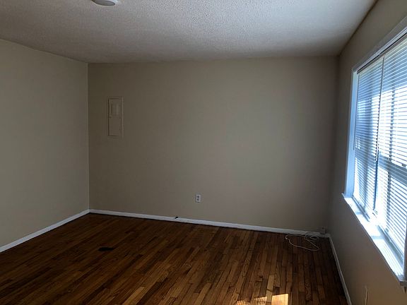 2nd image of 956 Cummings Ave
