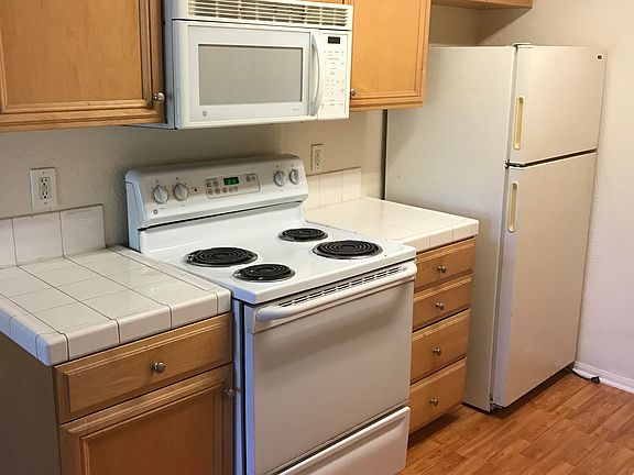 3rd image of 2041 E Grand Ave Unit 8