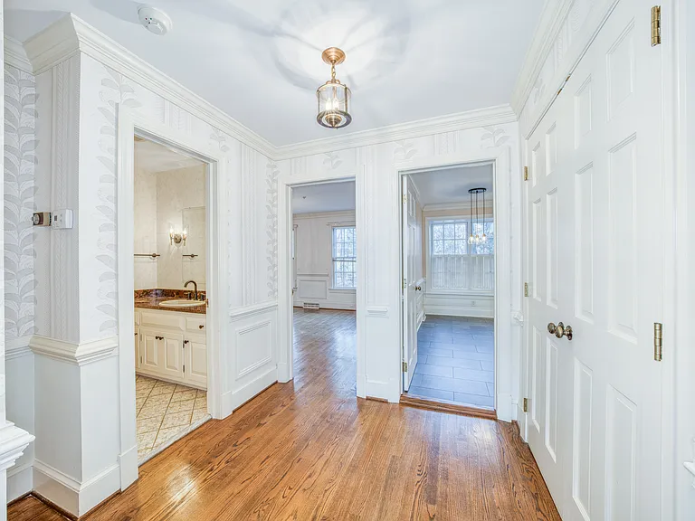 9720 Burnett Dr — Photo 17