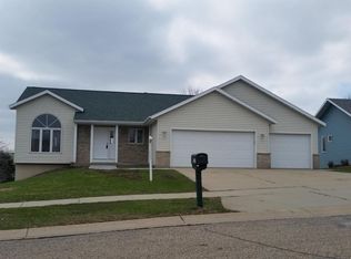 3322 Oxford Ln NW, Rochester, MN 55901