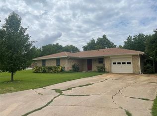 240 S Willow St, Muenster, TX 76252