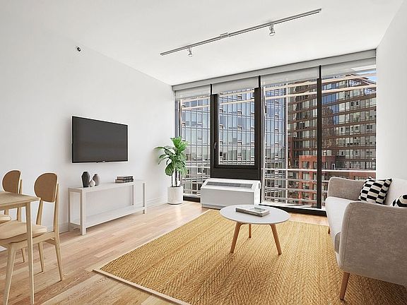 3rd image of 550 W 54th St APT 924