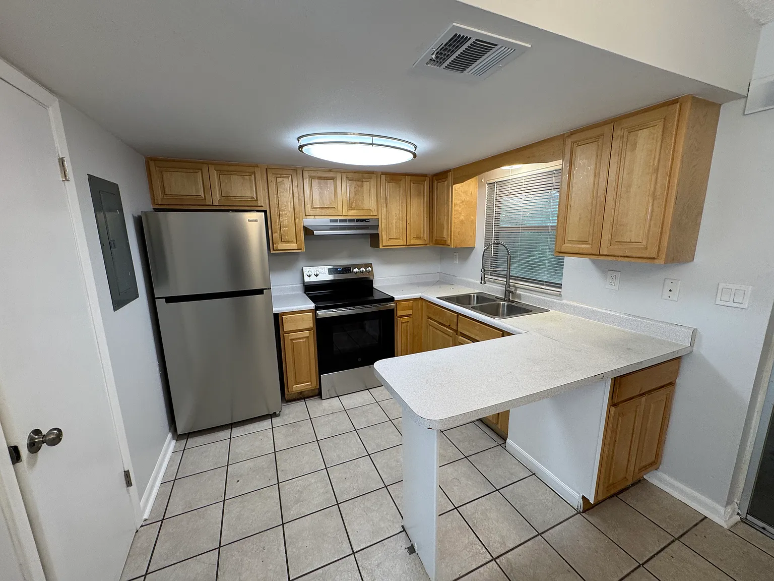 2 bed, 650 sqft, $1,200 — Photo 4